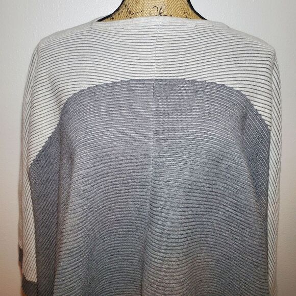 Lululemon It All Lines Up Poncho - Picture 3 of 15